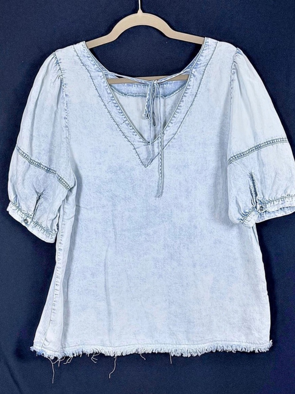 Doe & Rae Denim Puff Sleeve Blouse in Blue Size Medium lightweight Fall spring
